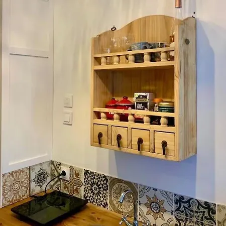 Tiny Stone House, Historic Appartamento Avon